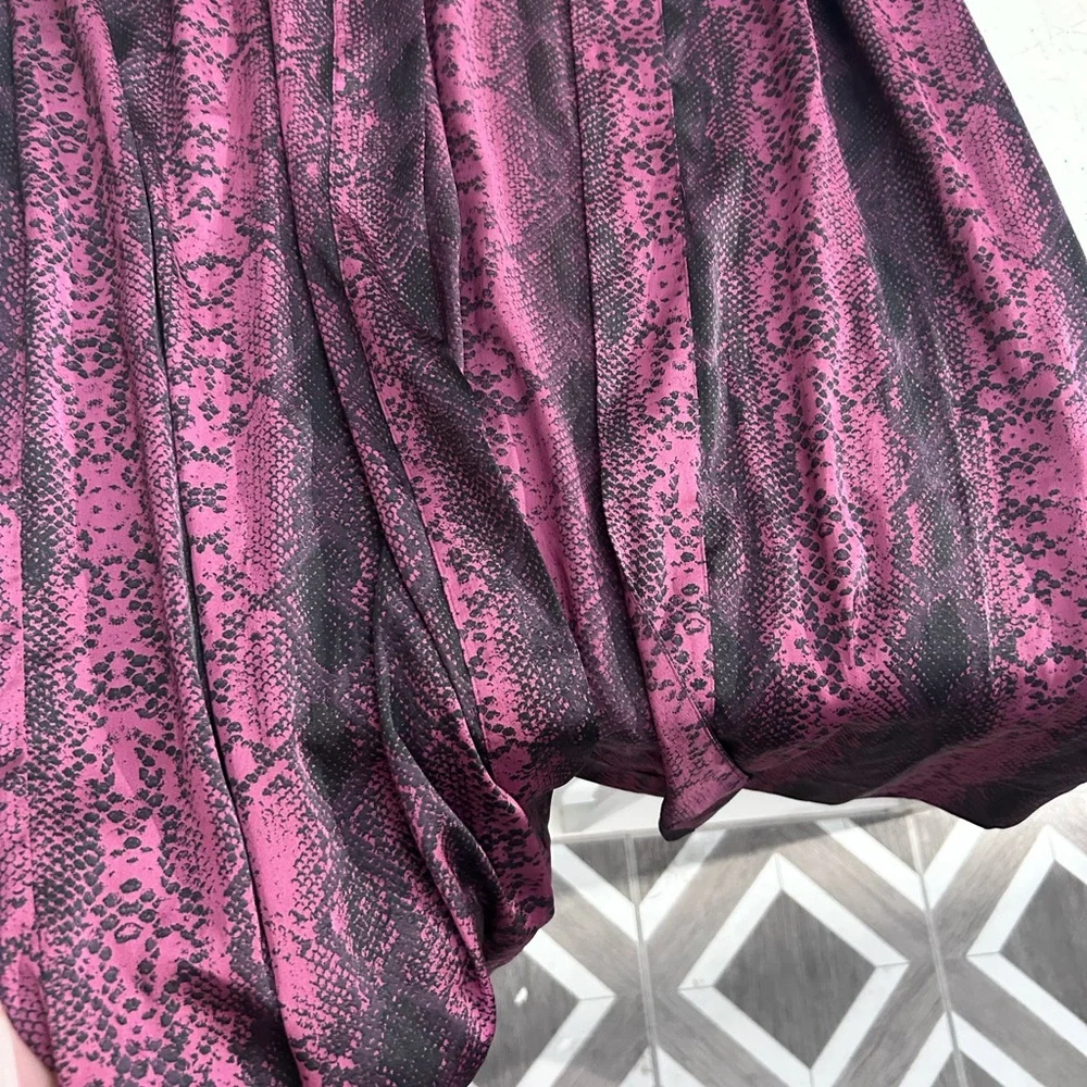 Asos Designs oversized kimono in purple and black snake print - Picture 7 of 10
